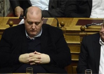 Ο Νίκος Φίλης εν ώρα... ύπνου στη Βουλή