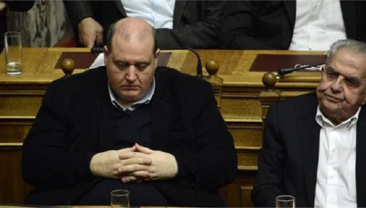 Ο Νίκος Φίλης εν ώρα... ύπνου στη Βουλή