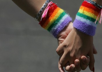 Έριξαν στον Θερμαϊκό δύο άτομα που συμμετείχαν στο Thessaloniki Pride