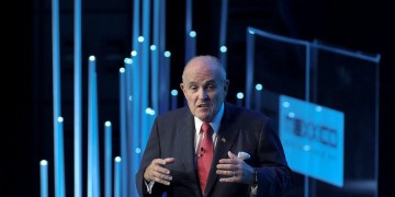 Τζιουλιάνι: Η Χίλαρι Κλίντον θα μπορούσε να θεωρηθεί ιδρυτικό μέλος του ISIS