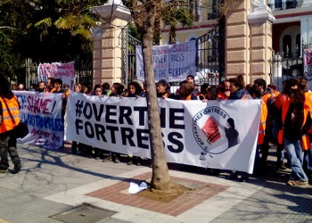 Διαμαρτυρία Iταλών ακτιβιστών για τους πρόσφυγες στο Υπουργείο Μακεδονίας-Θράκης