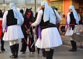 Οι Μωμόγεροι στις αποκριάτικες εκδηλώσεις του Δήμου Ελευσίνας (φωτο, βίντεο)