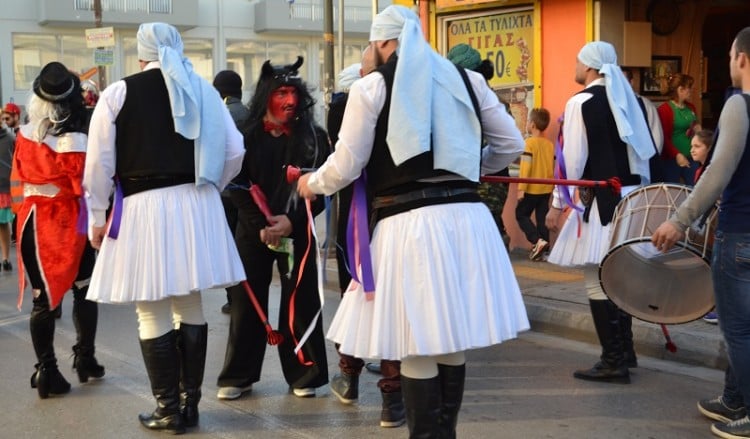 Οι Μωμόγεροι στις αποκριάτικες εκδηλώσεις του Δήμου Ελευσίνας (φωτο, βίντεο)