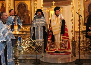 Пастырь греков столицы России отслужил литургию в честь Дня назависимости Греции