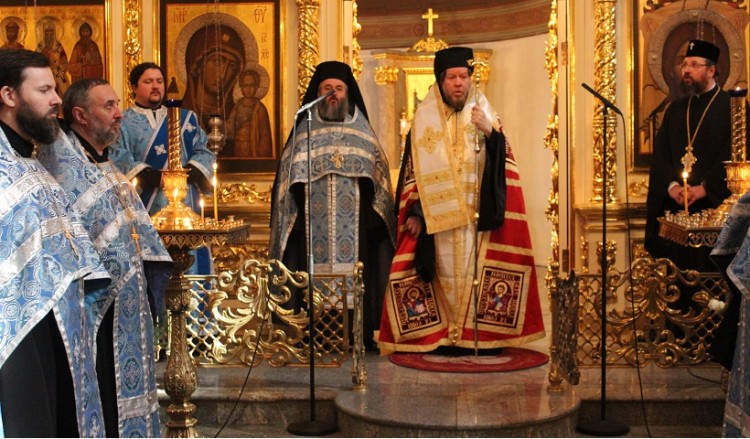 Пастырь греков столицы России отслужил литургию в честь Дня назависимости Греции
