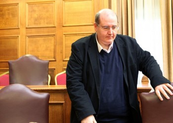 Ο «συνωστισμός» της Ρεπούση, η Γενοκτονία των Ποντίων και το βιβλίο Ιστορίας ξανά στη Βουλή (βίντεο)