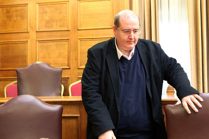 Ο «συνωστισμός» της Ρεπούση, η Γενοκτονία των Ποντίων και το βιβλίο Ιστορίας ξανά στη Βουλή (βίντεο)
