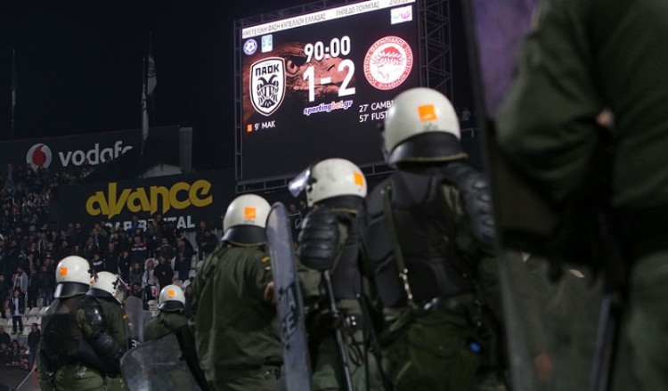 Κύπελλο Ελλάδας: Διακόπηκε οριστικά το ντέρμπι ΠΑΟΚ-Ολυμπιακού (βίντεο)