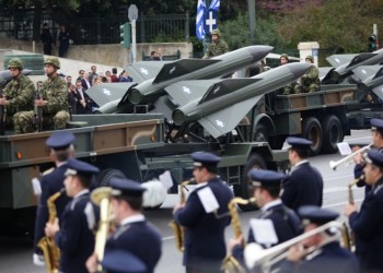 Mεγάλη στρατιωτική παρέλαση στην Αθήνα για την επέτειο της 25ης Μαρτίου (φωτο-βίντεο)