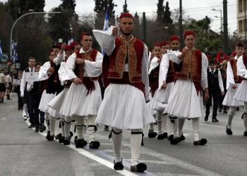 Η μαθητική παρέλαση της 25ης Μαρτίου στην Αθήνα (φωτο-βίντεο)