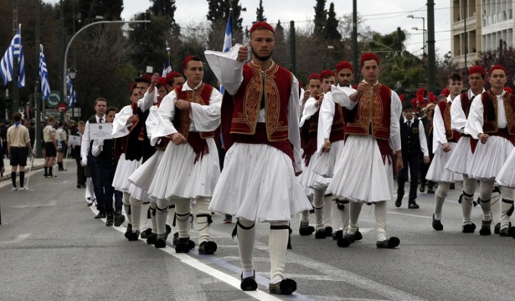 Η μαθητική παρέλαση της 25ης Μαρτίου στην Αθήνα (φωτο-βίντεο)