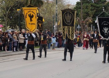 Άγημα Ποντίων προπορευόταν στην παρέλαση της Θεσσαλονίκης τιμής ένεκεν στα 100 χρόνια από τη Γενοκτονία (βίντεο)