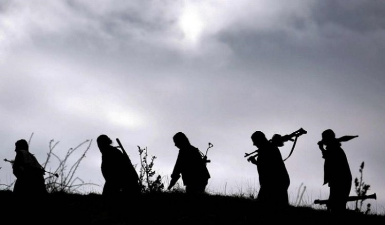 Σφυροκοπά βάσεις του PKK η Τουρκία σε αντίποινα για τη χθεσινή επίθεση αυτοκτονίας