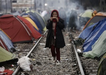Δράμα χωρίς τέλος με 42.000 εγκλωβισμένους πρόσφυγες στην Ελλάδα (βίντεο)
