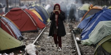 Δράμα χωρίς τέλος με 42.000 εγκλωβισμένους πρόσφυγες στην Ελλάδα (βίντεο)
