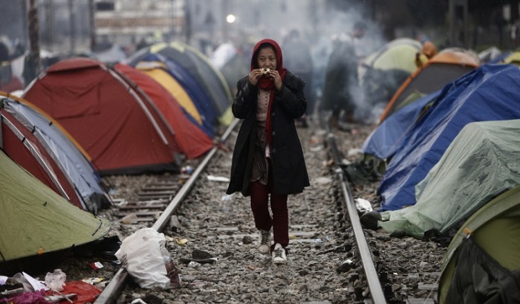 Δράμα χωρίς τέλος με 42.000 εγκλωβισμένους πρόσφυγες στην Ελλάδα (βίντεο)