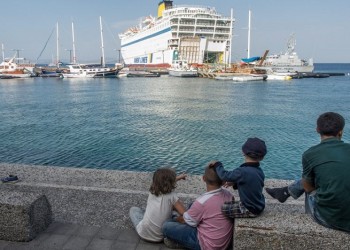 Στη Θεσσαλονίκη φθάνουν περίπου 400 πρόσφυγες
