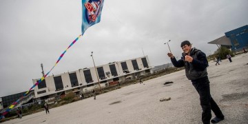 Προσφυγόπουλα πέταξαν χαρταετούς στο Ελληνικό