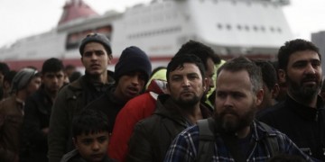 Επεισόδια και ένταση μεταξύ προσφύγων σε Ειδομένη και Πειραιά