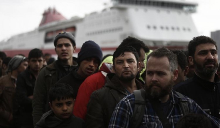 Επεισόδια και ένταση μεταξύ προσφύγων σε Ειδομένη και Πειραιά