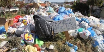 Η ολυμπιακή φλόγα έρχεται, τα σκουπίδια φεύγουν (;) στον Πύργο