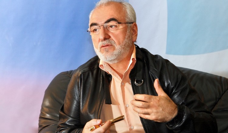 Στη Βουλή ο Ιβάν Σαββίδης, προσκεκλημένος της Επιτροπής Ελληνισμού της Διασποράς