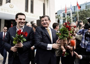 Λουλούδια από Τσίπρα και Νταβούτογλου σε γυναίκες δημοσιογράφους (φωτο)