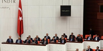 Βουλευτής του Ερντογάν προειδοποιεί για εμφύλιο, αν βγει «όχι» στο δημοψήφισμα