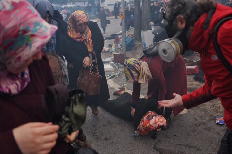 Βαίαια επεισόδια πυροδοτεί η φίμωση από τον Ερντογκάν της εφημερίδας «Zaman»