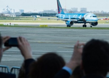 Μέσα σε κλίμα συγκίνησης επαναλειτούργησε το αεροδρόμιο των Βρυξελλών