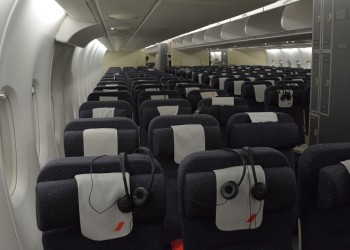 Aεροσυνοδοί της Air France αρνούνται να φορούν μαντίλα!