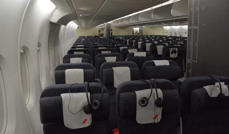 Aεροσυνοδοί της Air France αρνούνται να φορούν μαντίλα!