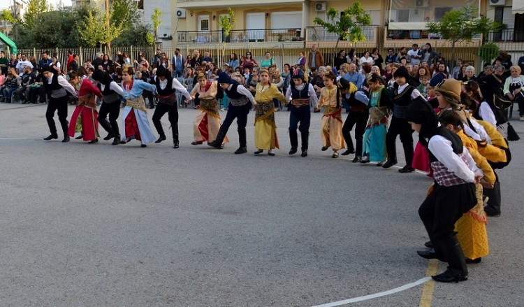 Με ποντιακούς χορούς τα εγκαίνια της «Ανθοέκθεσης 2016» στον Εύοσμο (φωτο)