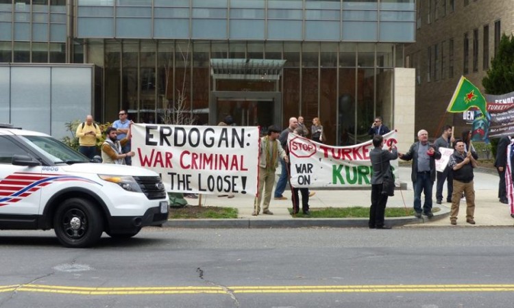 Ουάσινγκτον: Αρμένιοι, Έλληνες και Κούρδοι ετοιμάζουν «θερμή» υποδοχή στον Ερντογάν