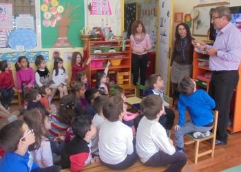 «Αυγομαχίες» μεταξύ νηπίων στην Κομοτηνή (φωτο)