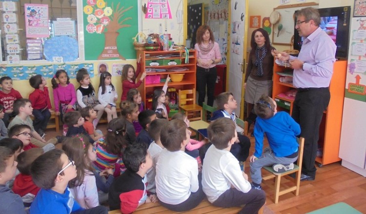 «Αυγομαχίες» μεταξύ νηπίων στην Κομοτηνή (φωτο)