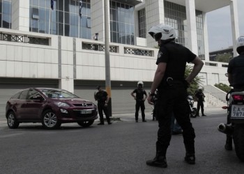 Συλλήψεις για την επίθεση κατά αστυνομικών κοντά στην πρεσβεία της Γερμανίας