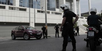 Συλλήψεις για την επίθεση κατά αστυνομικών κοντά στην πρεσβεία της Γερμανίας