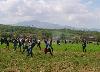 Επεισόδια στην Ειδομένη – Χρήση δακρυγόνων έκαναν οι Σκοπιανοί