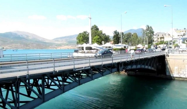Εκτός λειτουργίας η γέφυρα στον πορθμό Ευρίπου