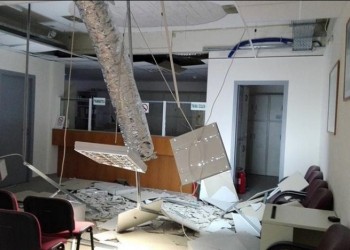 Κατέρρευσε τμήμα της οροφής στο ΙΚΑ Ζωγράφου!