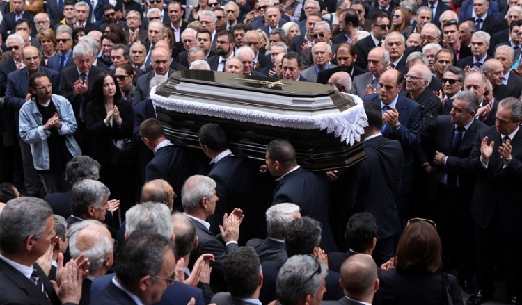 Με μηνύματα το «αντίο» Καραμανλή στον Γιάννη Αγγέλου