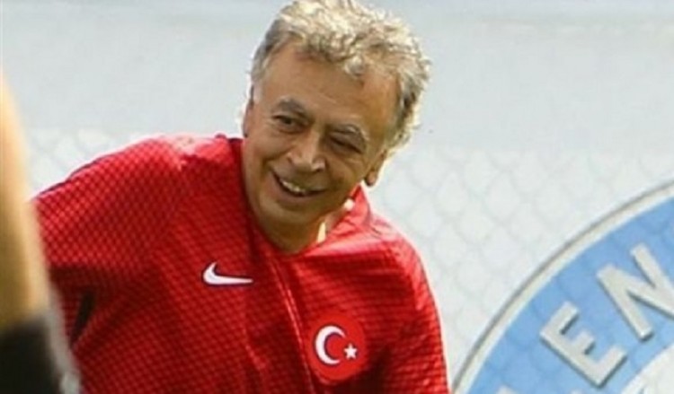 Κόκκινο... πανί στην Κύπρο ο πρόεδρος της Ομοσπονδίας Ποδοσφαίρου