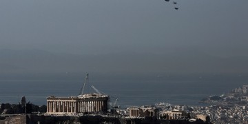 Μαχητικά αεροσκάφη στον ουρανό της Αθήνας