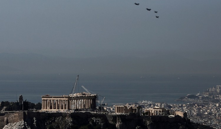 Μαχητικά αεροσκάφη στον ουρανό της Αθήνας