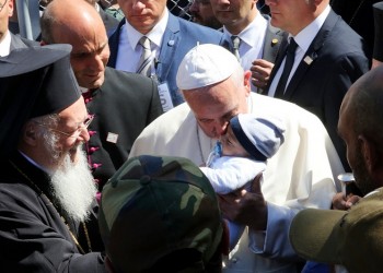 Ηχηρό μήνυμα ανθρωπιάς του Ποντίφικα από την Μυτιλήνη (φωτο, βίντεο)