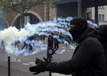 Βίαιες συγκρούσεις για τα εργασιακά στη Γαλλία (φωτο, βίντεο)