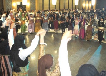 Εκατό χορευτές επί σκηνής στον ετήσιο χορό του «Εύξεινου Πόντου» Κομοτηνής! (φωτο-βίντεο)