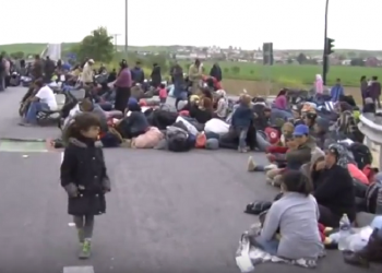 Υπό κατάληψη από πρόσφυγες η Εθνική οδός Λάρισας-Τρικάλων (βίντεο)