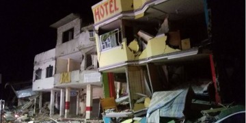 Ισημερινός: Δεκάδες νεκροί και εκατοντάδες τραυματίες από σεισμό 7,8 Ρίχτερ